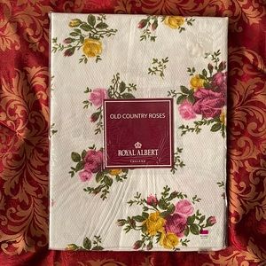 RARE Old Country Roses Oblong Tablecloth 60 x 118